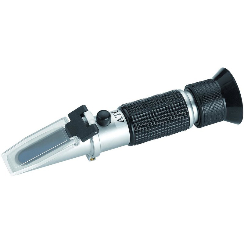 Refraktometer prüft Frostschutz AdBlue® und Batteriesäure