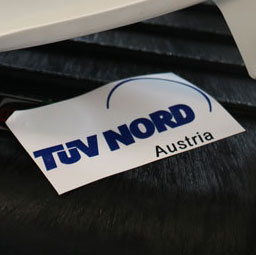 Aufkleber TÜV NORD AUSTRIA 8,4x5,2cm für Schutzhelm,weiße Folie