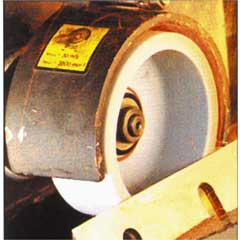 Edelkorund-Schärfscheibe 100x50x20/K80 10/10mm zum HSS-Stichel Schleifen